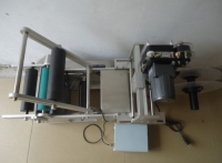 MAQUINA SEMIAUTOMATICA ETIQUETADORA DE BOTELLAS CON CODIFICADOR 