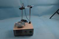 AGITADOR MAGNÉTICO CON CALEFACCIÓN DE LABORATORIO