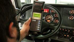 COMPROBADOR DE SISTEMAS ELÉCTRICOS Y CONDUCTANCIA DE BATERÍAS MARCA MIDTRONICS MODELO MDX-700HD